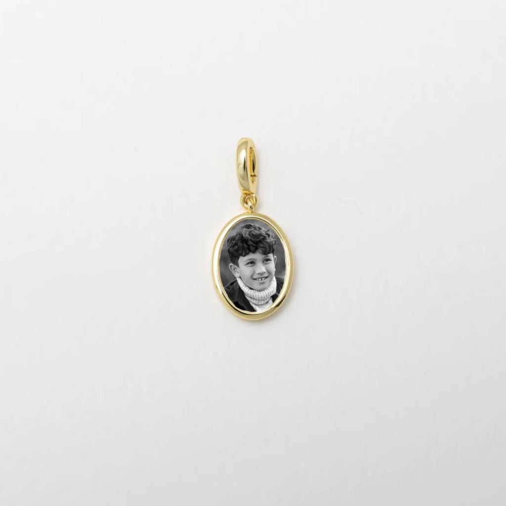 Vera Oval Customizable Portrait Pendant Gold